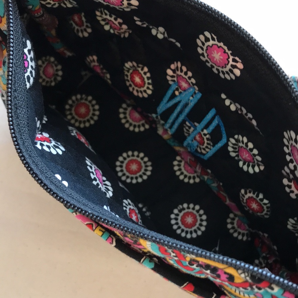Vera Bradley crossbody bag. Floral Fun Sporty lil gal. NWOT “CHN” monogram - Picture 6 of 6